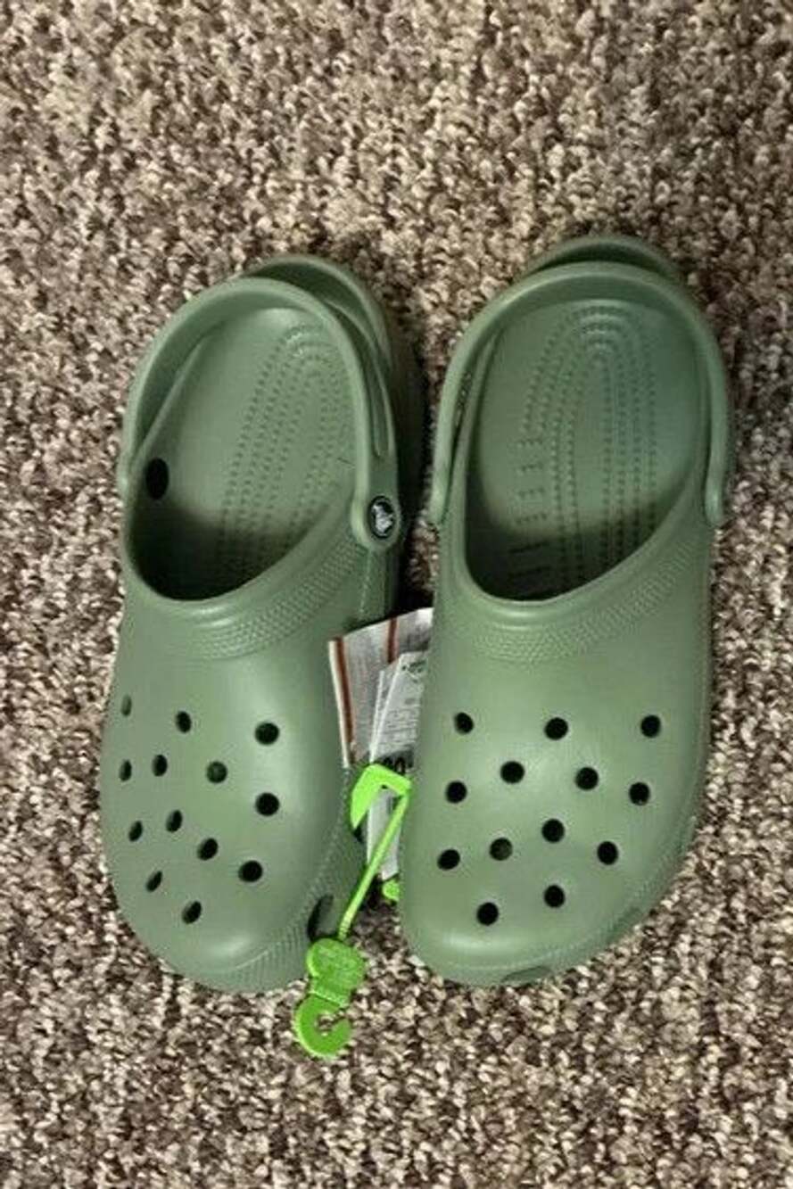 NWT green crocs classic men’s 8 womens 9